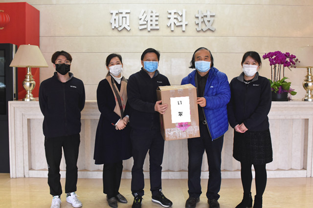 口罩企业老总_戴口罩的女生头像(3)